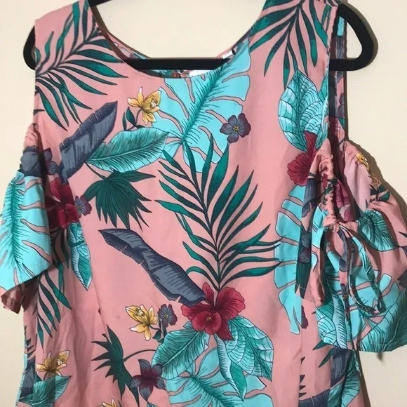 Asos Curve Junarose cold shoulder top 16 - Picture 6 of 9